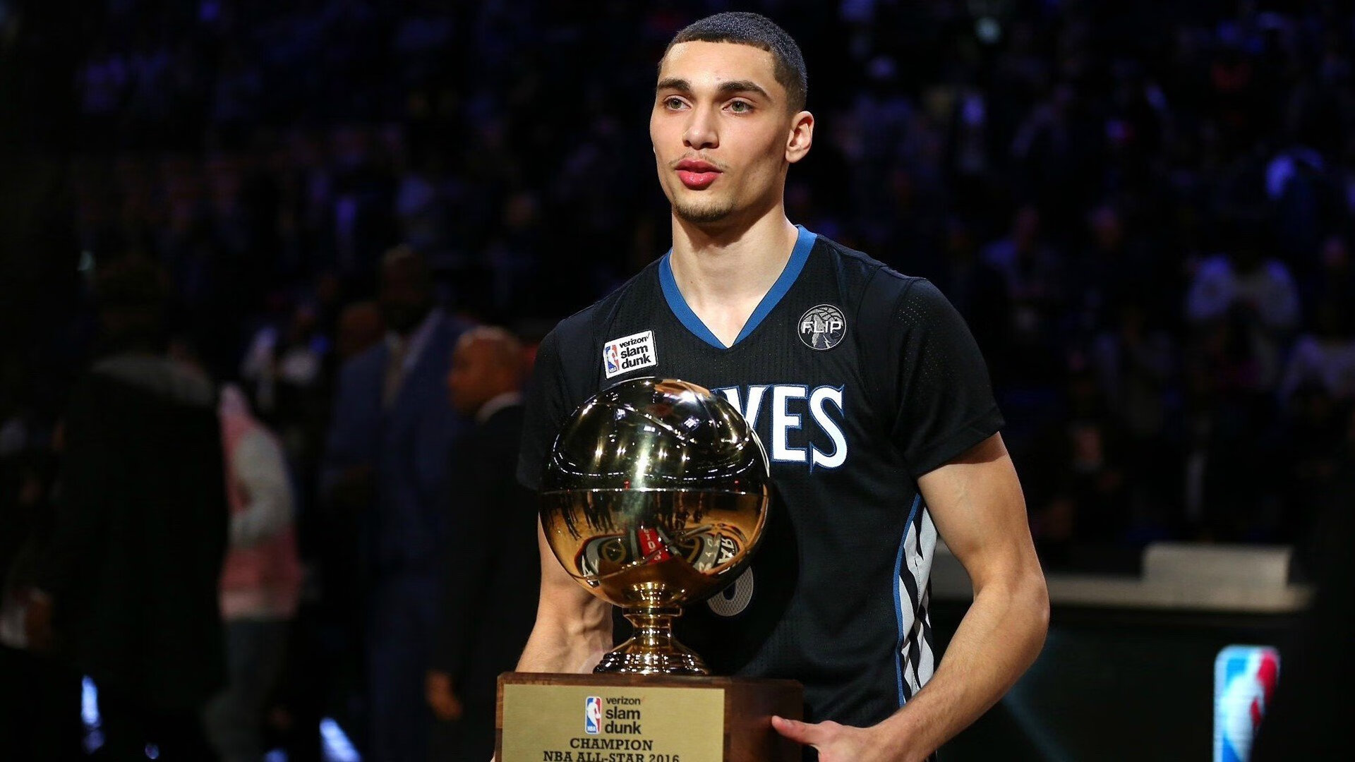 “马科斯·莫奇的全能防守与高效协作,推动美洲狮队持续向前”